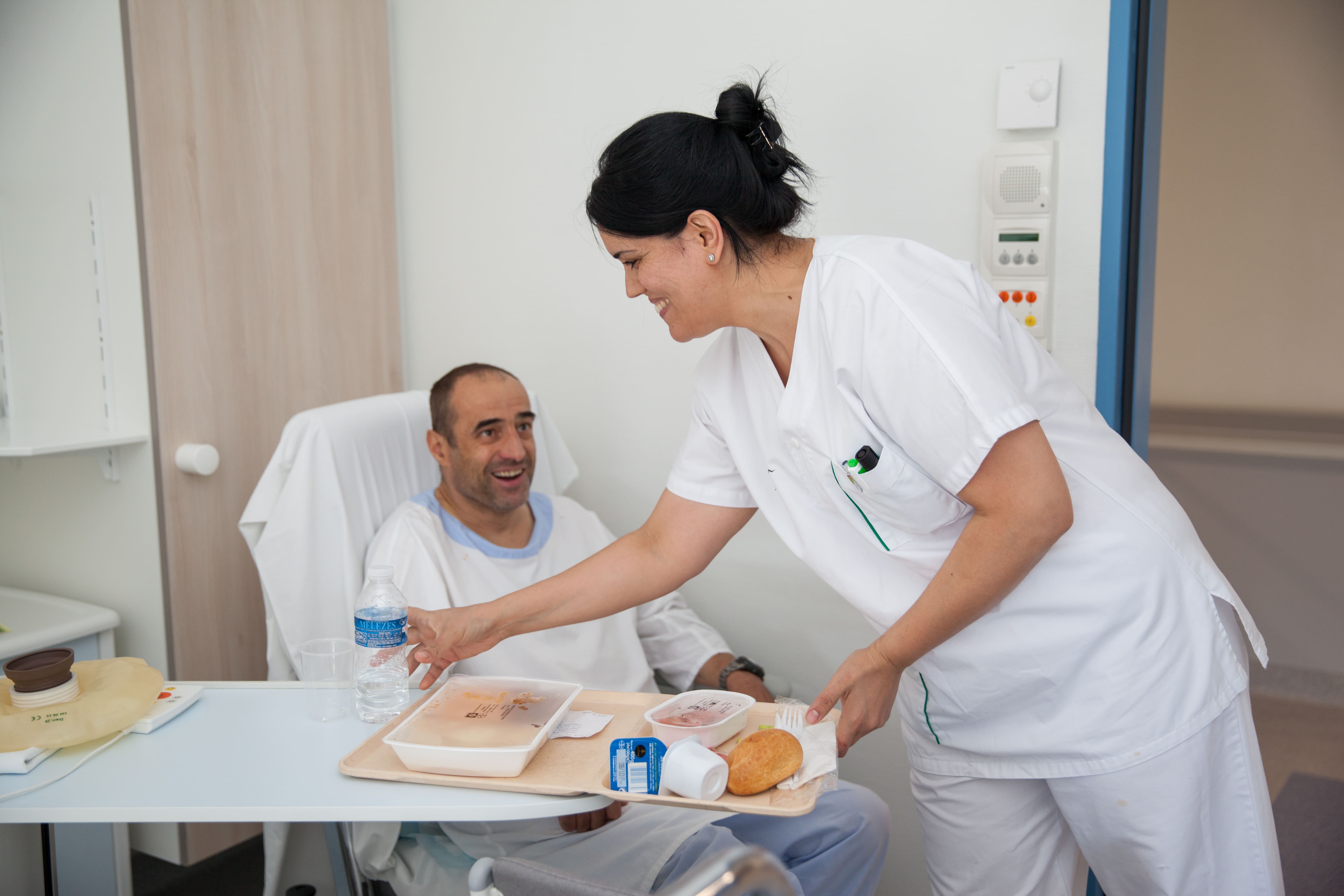 Aide-Soignante à Infirmière : les étapes d'une reconversion - AFPC Formation