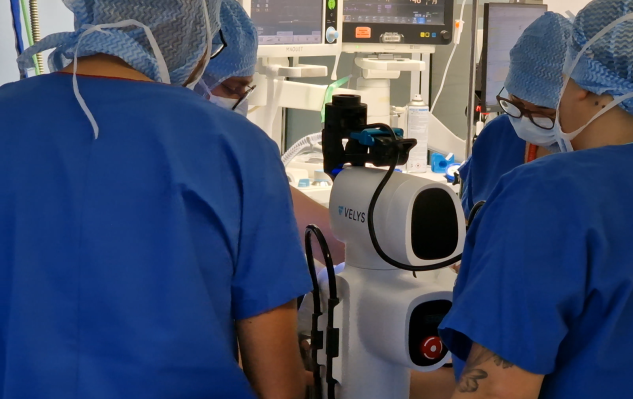 Technologie robotique en chirurgie de genou : l'hôpital Sud du CHUGA s'équipe du robot VELYS®