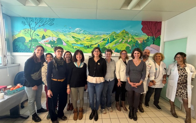 Une fresque pour accompagner et adoucir les soins des adolescents en transition entre la Pédiatrie et la Rhumatologie