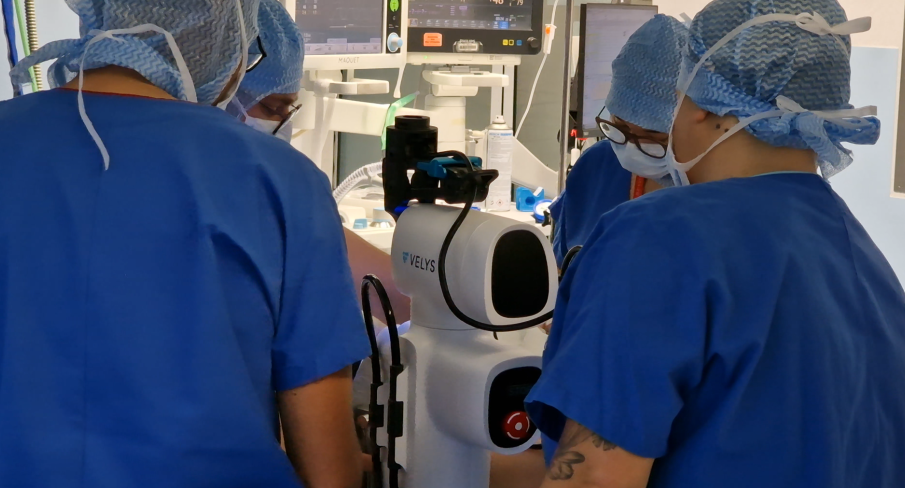 Technologie robotique en chirurgie de genou : l'hôpital Sud du CHUGA s'équipe du robot VELYS®